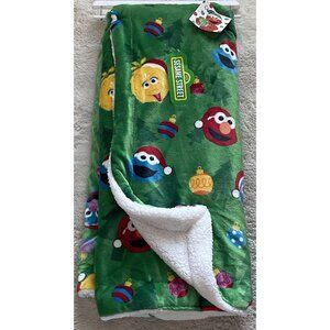 Sesame Street Christmas W/Sherpa Throw Blanket  Elmo Cookie Monster Big Bird NEW
